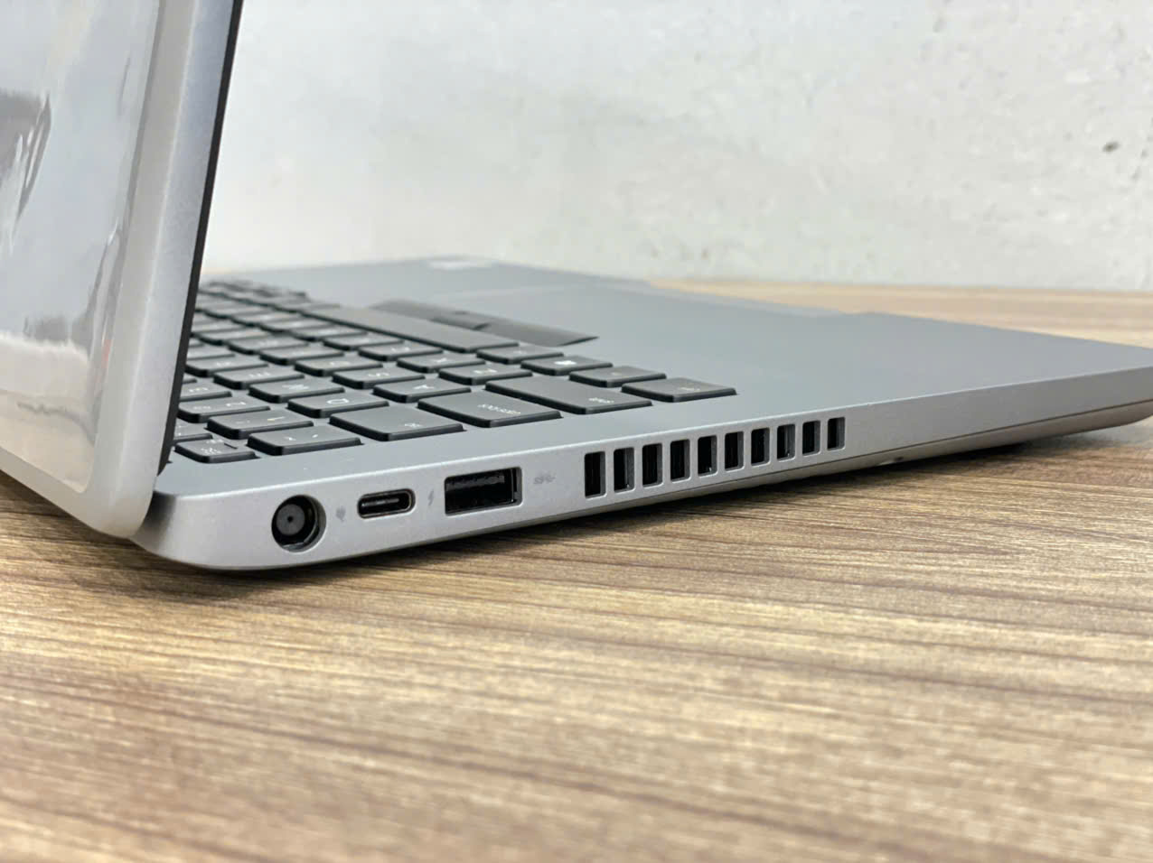 Laptop Dell Latitude 5410 - 14" FHD / i5-10310U / 8GB / 256GB (US)