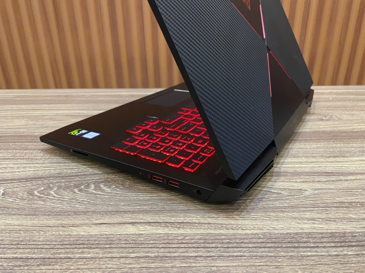Laptop Gaming HP OMEN 15T - 15.6" IPS / i7-7700HQ / GTX 1060 Max-Q / 16GB / SSD 256G + HDD 2Tb (box 2nd)