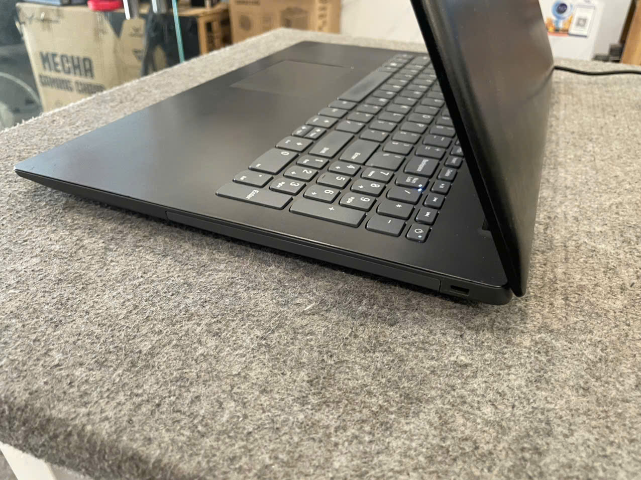 Laptop Lenovo 81DE - 15.6" Full HD / i5-8256U / 8G / 120G