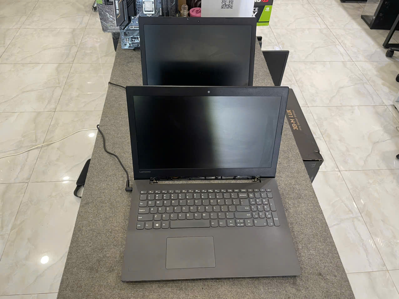 Laptop Lenovo 81DE - 15.6" Full HD / i5-8256U / 8G / 120G