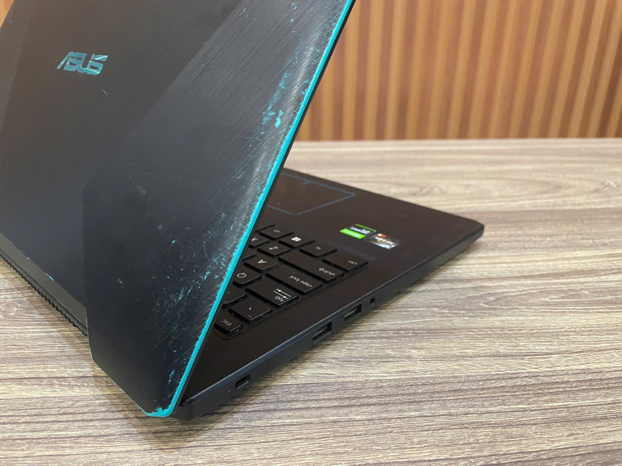 Laptop Gaming ASUS - 15.6" FHD / Ryzen 5 3500U / RTX 1050 4G / 16G / 512G