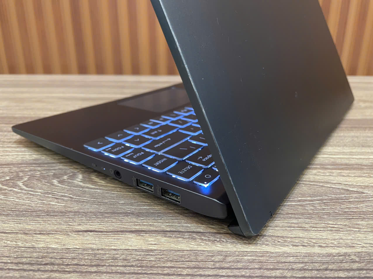 Laptop MSI Modern 14 _ 14" FHD sRGB / Ryzen 5 5500U / 8G / 256G (Tạm hết hàng)