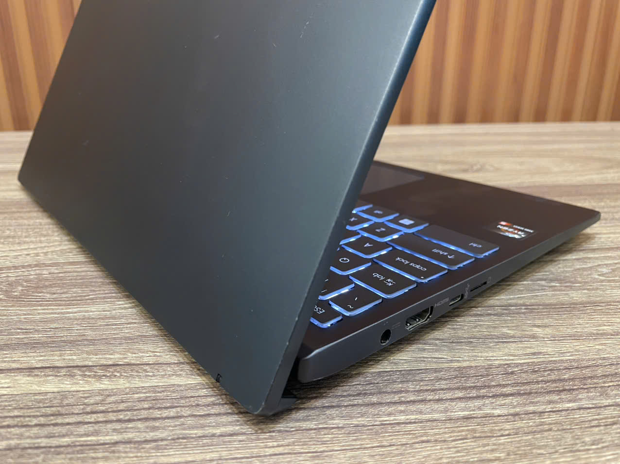 Laptop MSI Modern 14 _ 14" FHD sRGB / Ryzen 5 5500U / 8G / 256G (Tạm hết hàng)