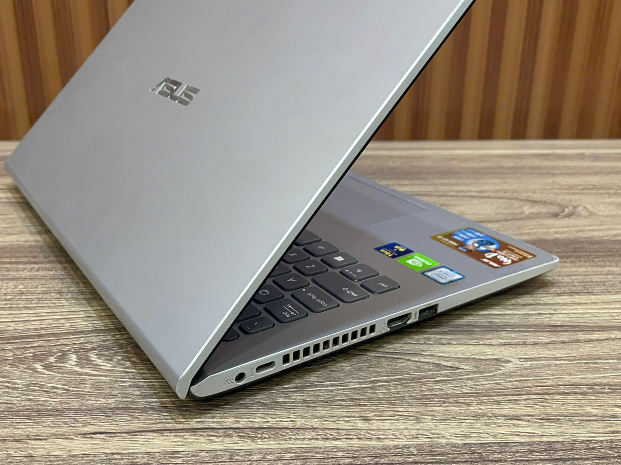 Laptop ASUS Vivobook - 15.6" FHD / i5-8265U / 8G / 256G (Tạm hết hàng)
