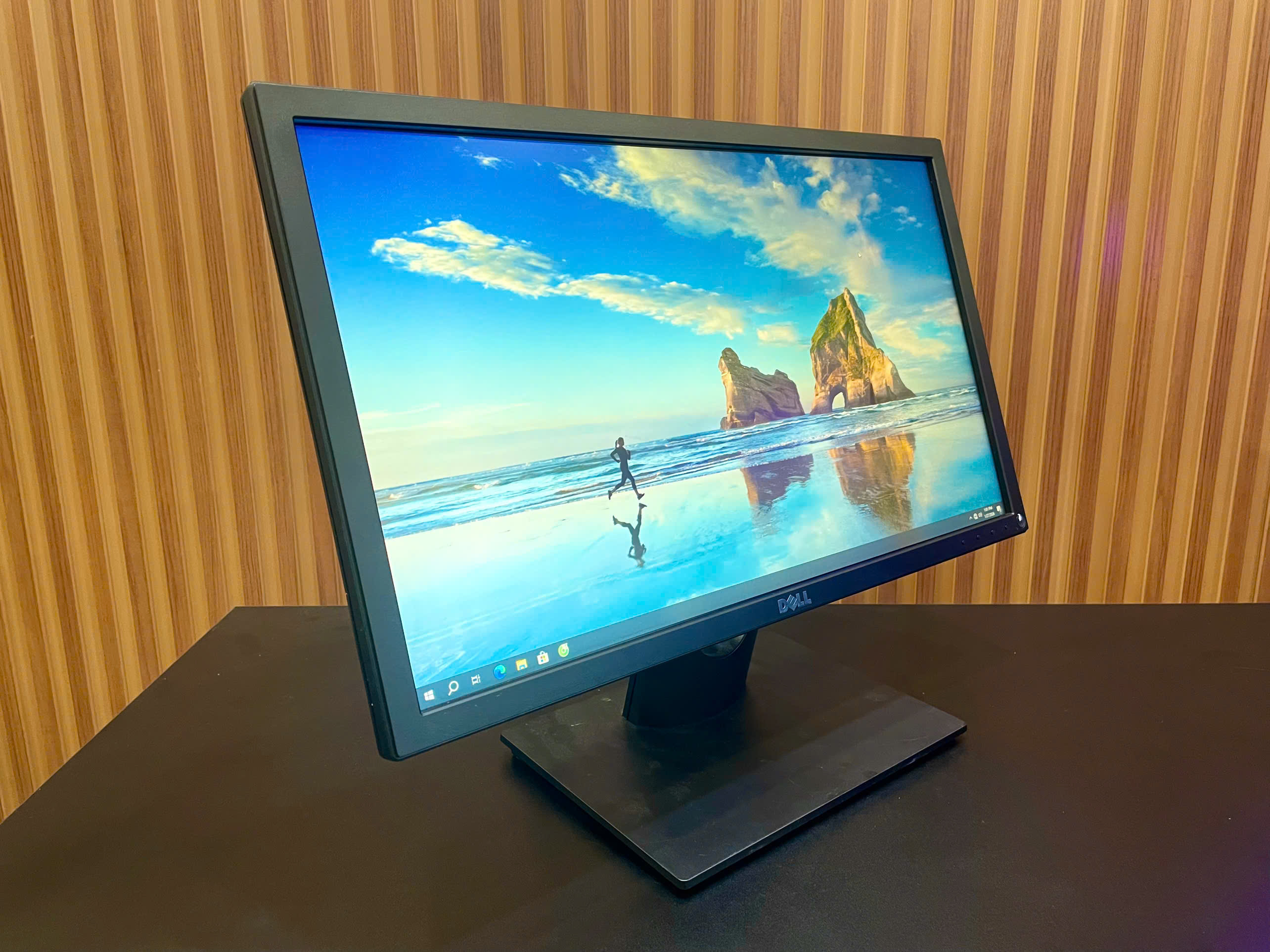 Màn hình DELL - 22 Inch - FHD / 60Hz / 5ms / VESA (số lượng lớn)