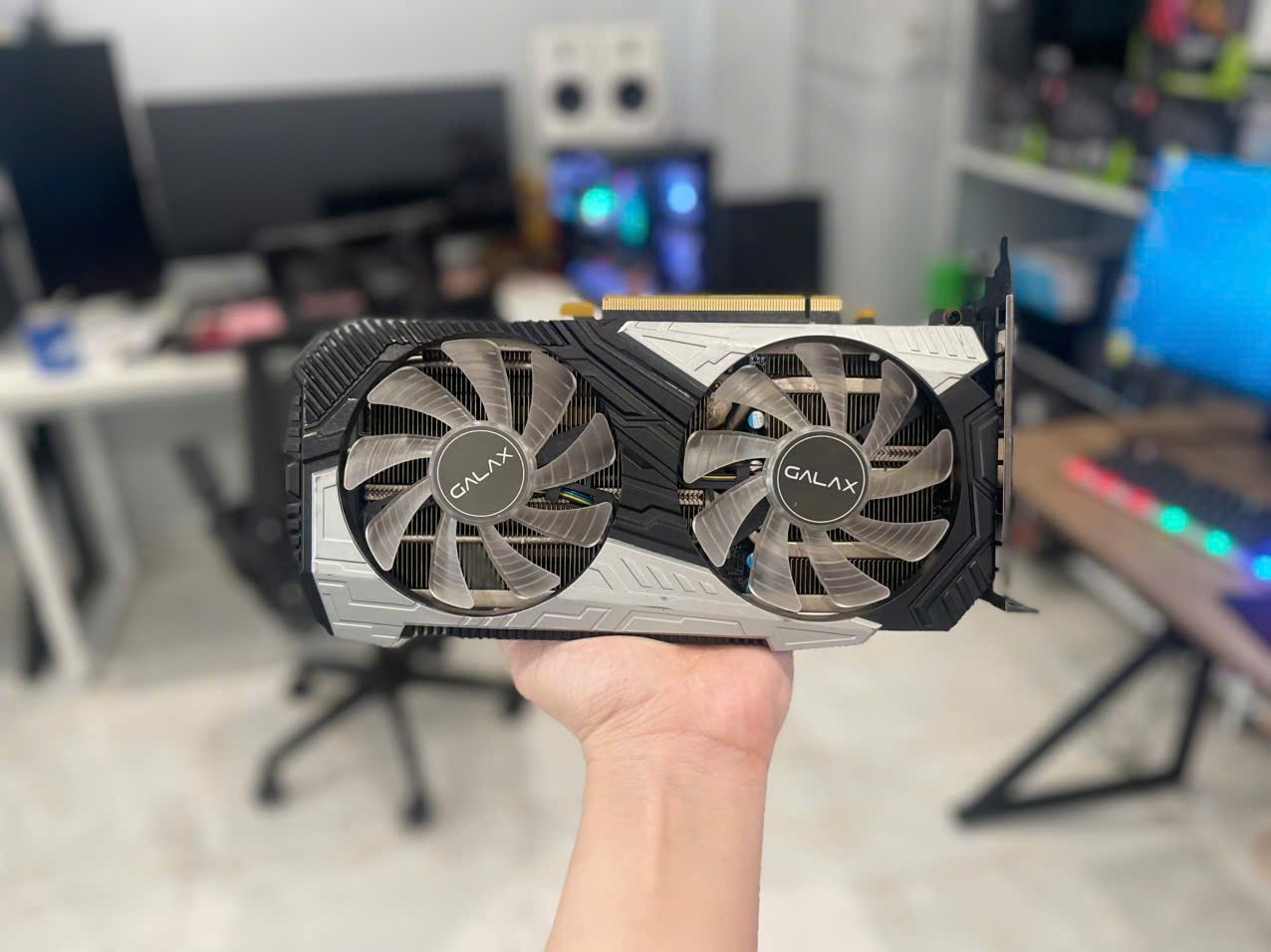 VGA RTX 2060 SUPER GALAX 2 FAN LED 8G Gaming MẠNH